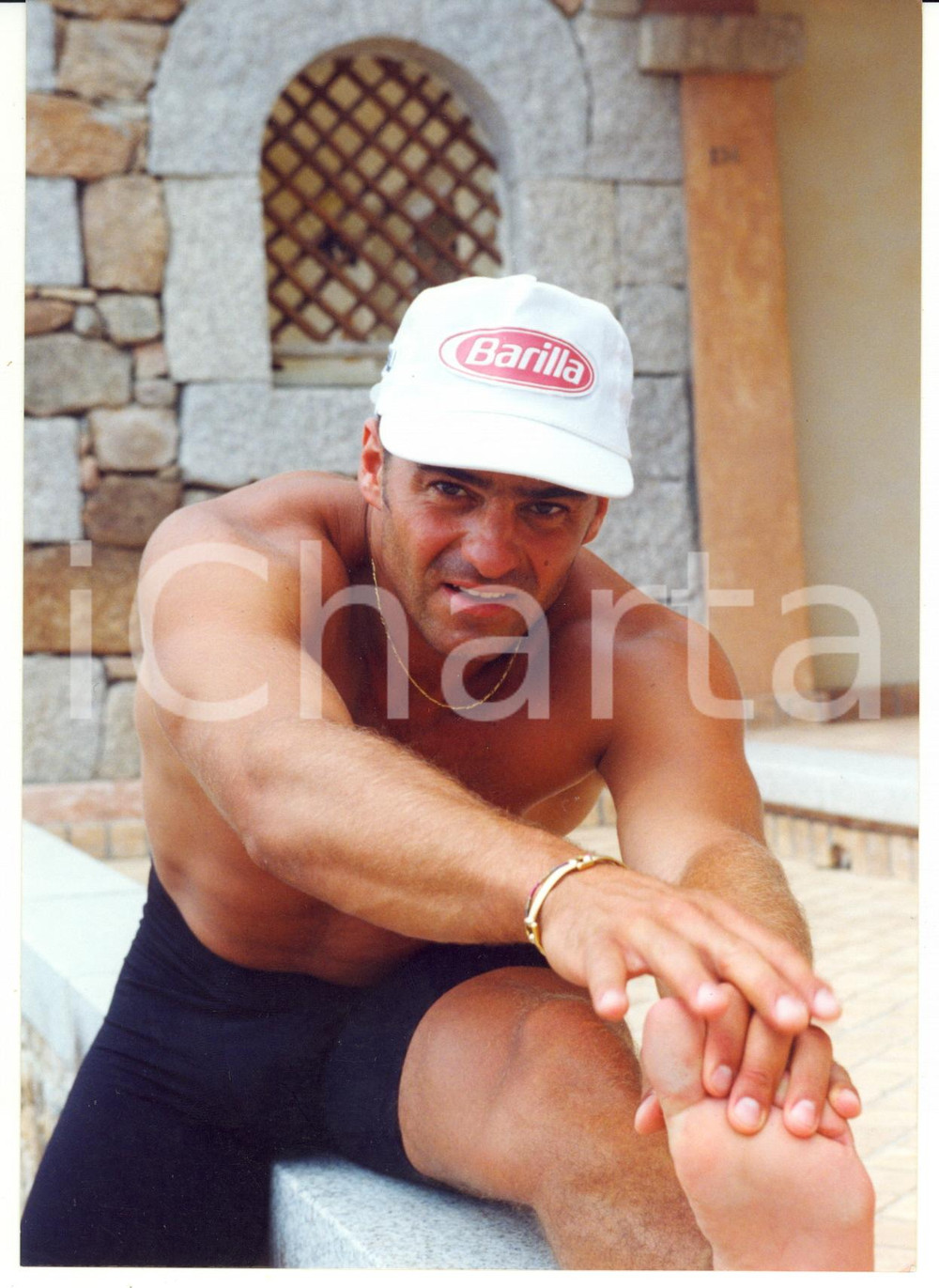2000 ca Sciatore Alberto TOMBA fa stretching con berretto BARILLA *Foto 15x21
