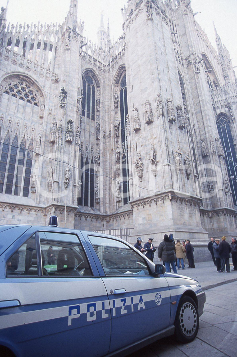 Fotografia d epoca originale 35mm vintage slide 1990 MILANO controlli di Polizia in piazza Duomo 1