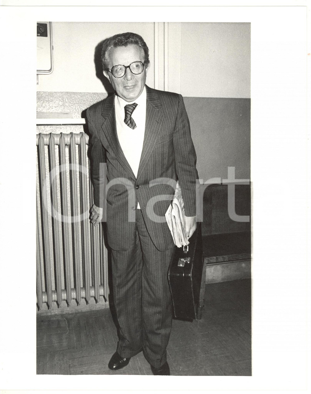 1985 ca MILANO Ritratto di Luigi VENEGONI - Fotografia 20x25 cm (1) Fotografia d'epoca. CONDIZIONI: GFORMATO: 20x25 cm     originale e autentica 1