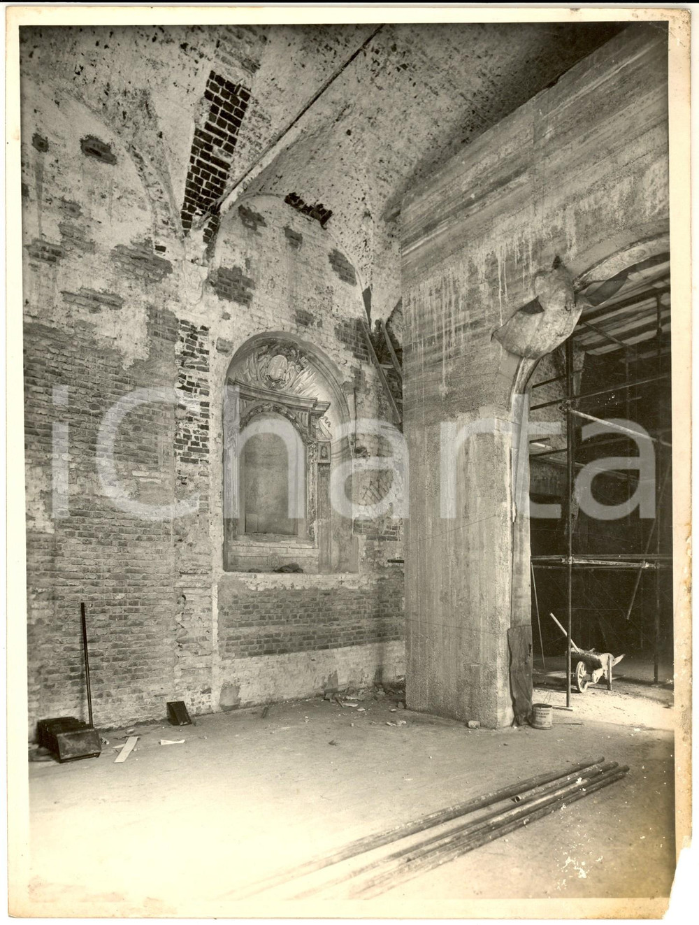 1955 ca MILANO Castello Sforzesco - Restauro BBPR - Sala con nicchia *Foto