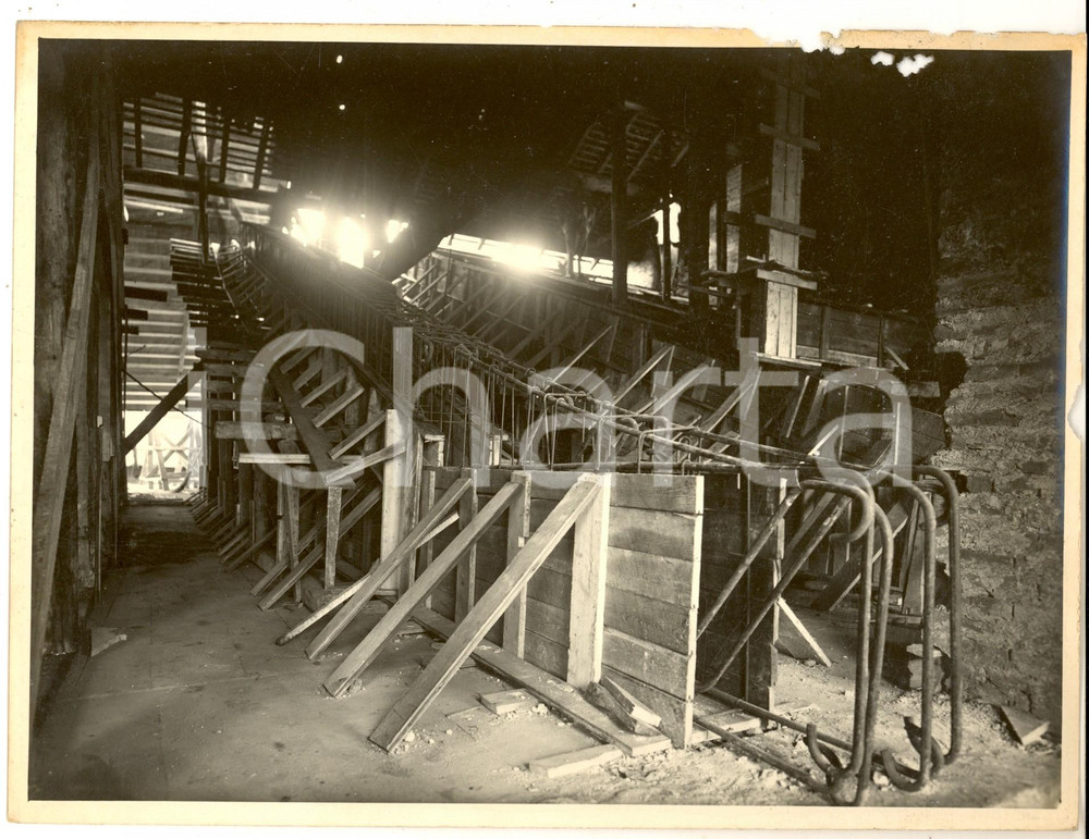 1955 ca MILANO Castello Sforzesco - Restauro BBPR - Sottotetto con impalcature