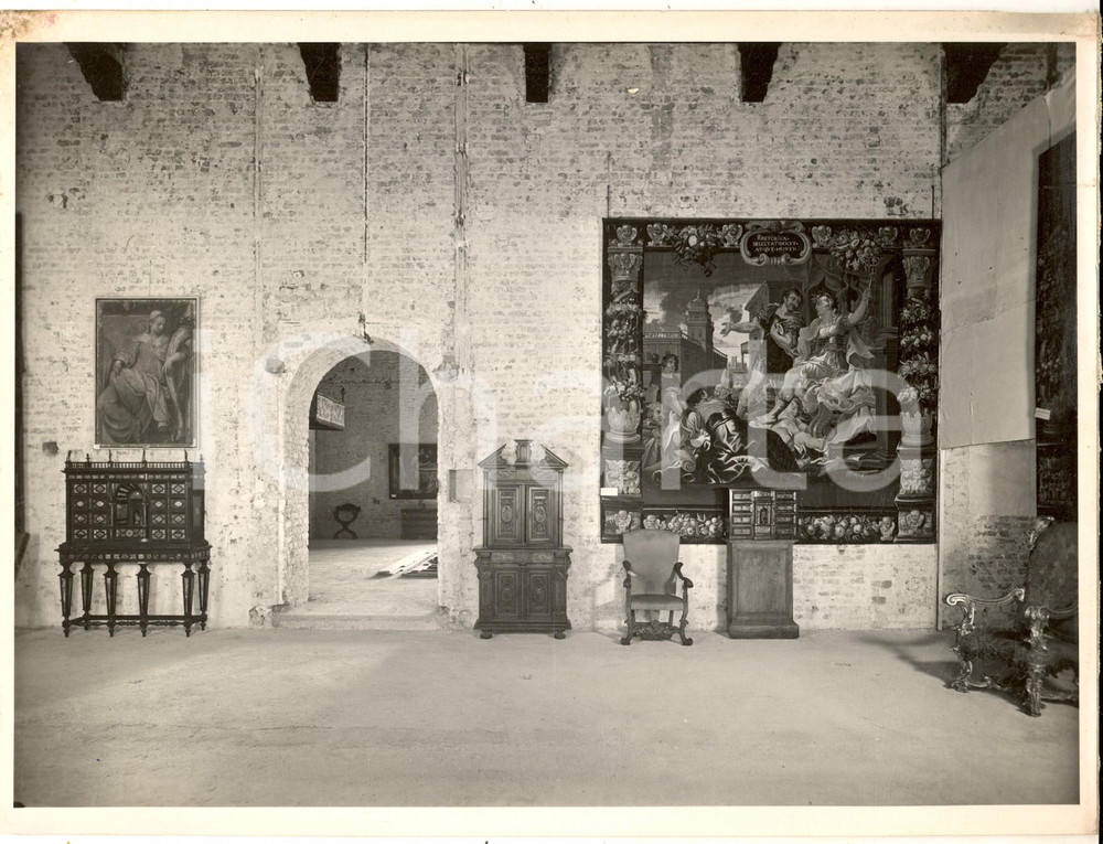 1955 ca MILANO Castello Sforzesco - Restauro BBPR - Sala 5 in riallestimento