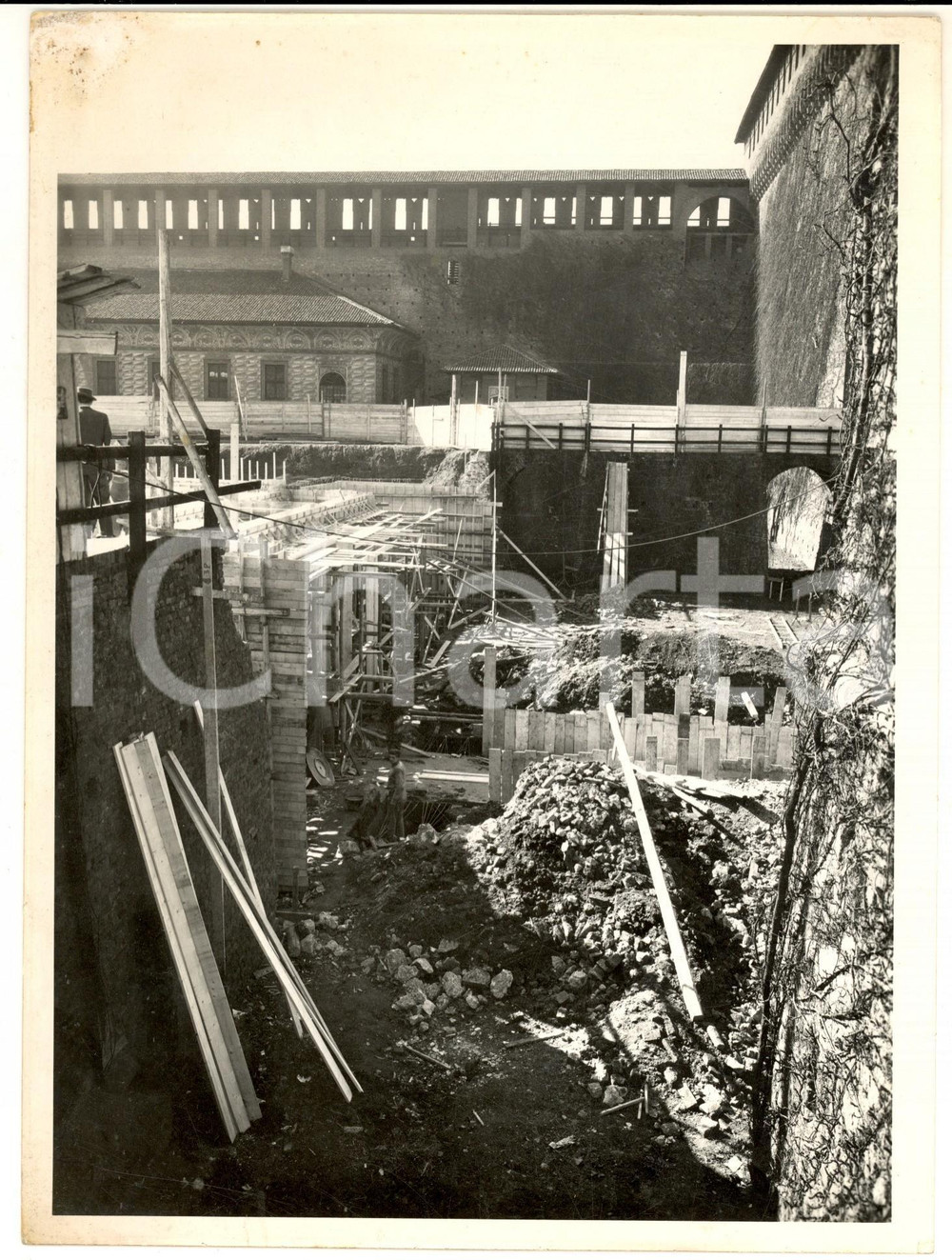 1955 ca MILANO Castello Sforzesco - Restauro BBPR - Cantiere esterno - Foto