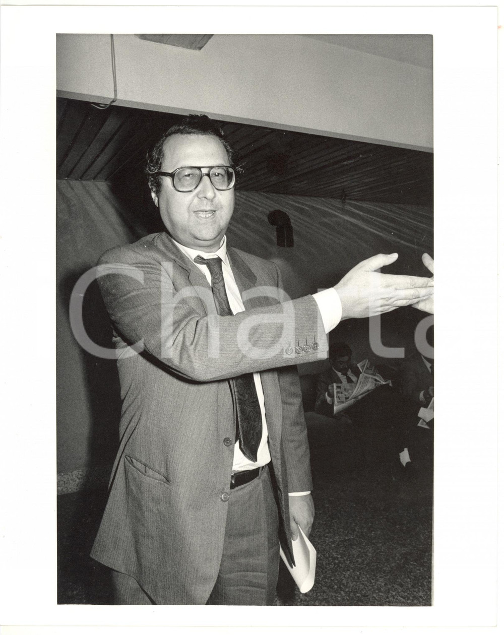 1990 ca MILANO - DC Maurizio PRADA scherza con i giornalisti *Foto 20x25 cm