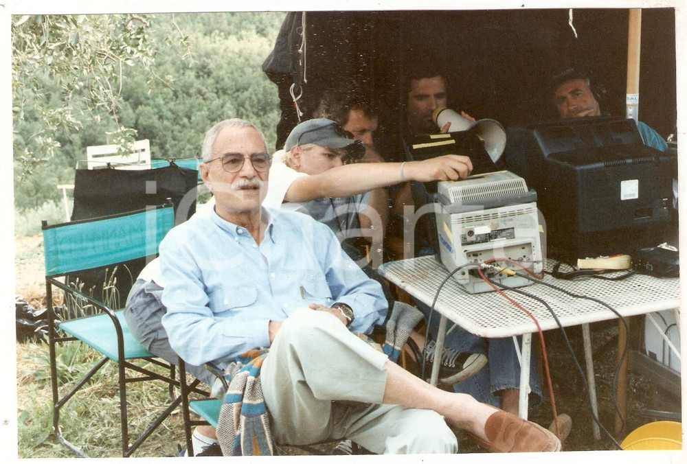 1999 GRAZIE DI TUTTO Nino MANFREDI al video assist con il figlio Luca Foto 19x12