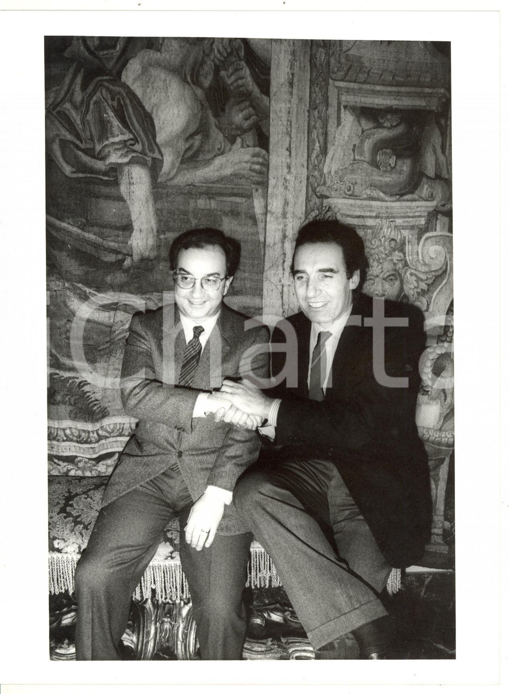 1990 ca MILANO Stretta di mano tra Carlo TOGNOLI e Paolo PILLITTERI - Foto 18x24