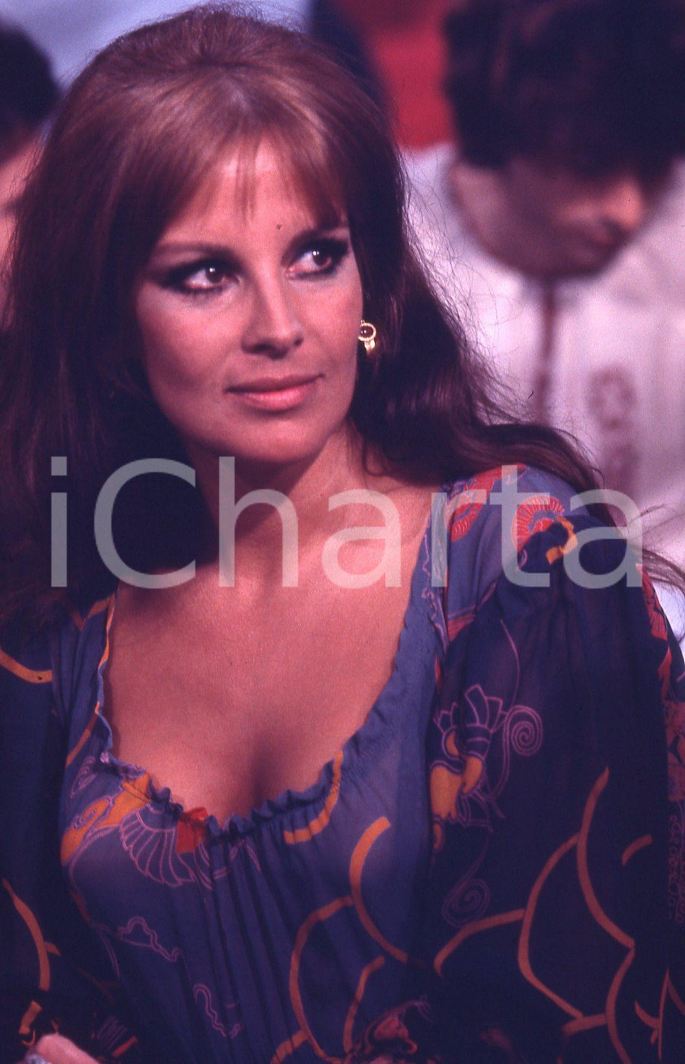 35mm vintage slide* 1980ca ANTONELLA LUALDI (4)   Diapositiva d'epoca, in formato 35 mm. CONDIZIONI: GOOD ICharta mette in vendita, sul negozio eBay e in esclusiva sul sito "icharta" il proprio archivio composto da numerose diapositive e negativi fotografici d'epoca, tutti originali e autentici, che attraversano la storia del costume italiano tra gli la fine degli anni Sessanta e Novanta.Si tratta di uno sguardo inedito sull'attualità, la politica, la vita quotidiana, il gossip e la cultura, che fotografa il cambiamento della nazione in quest'ultimo scorcio del XX secolo. Un'occasione unica per il mercato del collezionismo, che vede finalmente disponibile un archivio eccezionale per vastità, tematiche e condizioni, in un settore (il negativo fotografico e la diapositiva) di assoluta novità e dalle interessanti prospettive di investimento.  originale e autentica 1