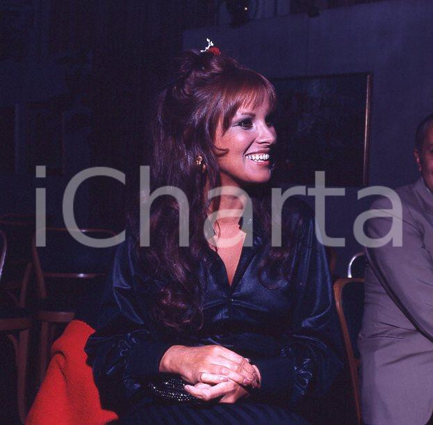 Fotografia d epoca originale 1970ca ANTONELLA LUALDI Ritratto fotografico DIAPOSITIVA ORIGINALE 1