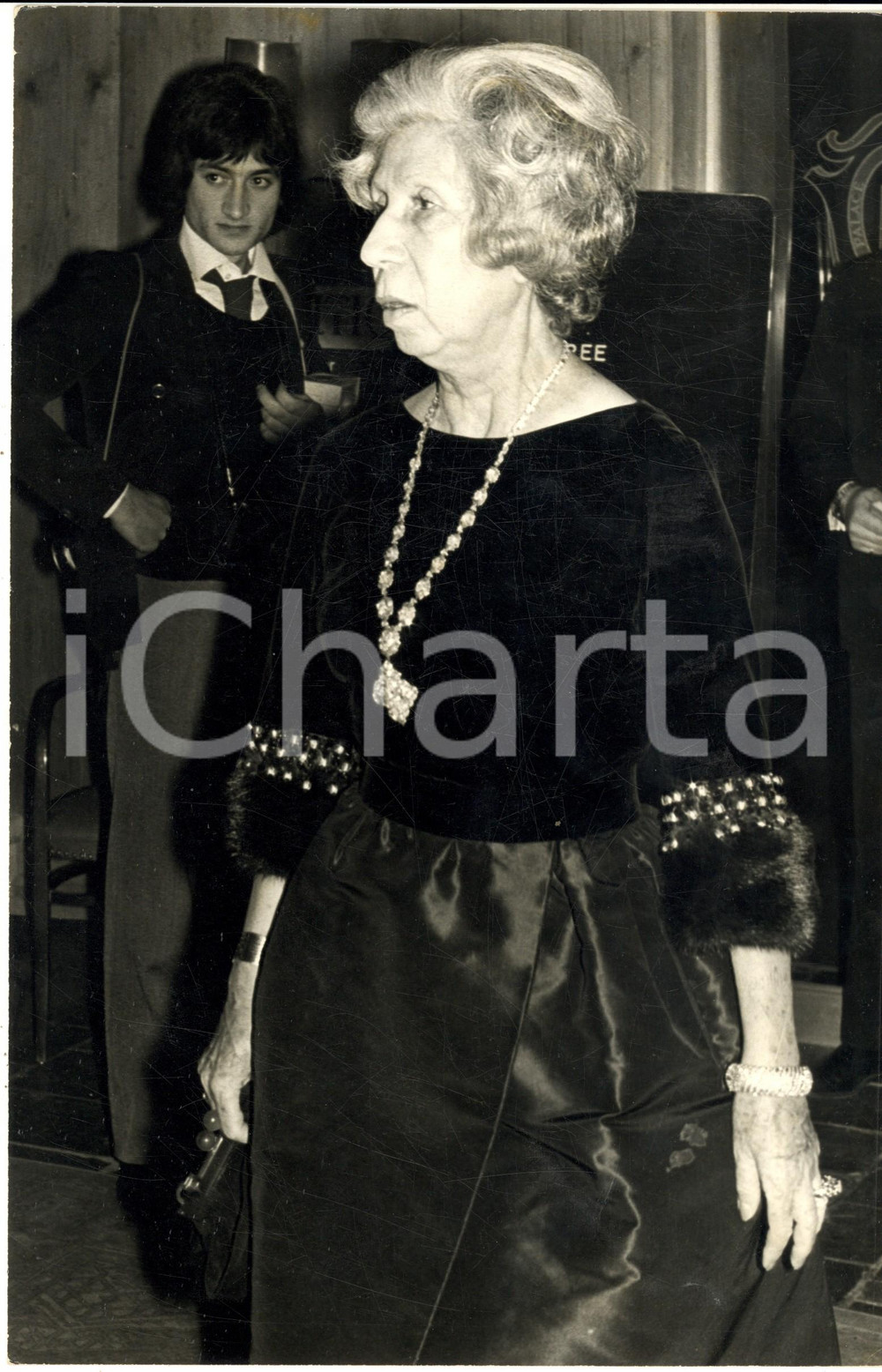 1970 ca PARIS Ritratto di Madeleine Minckes DASSAULT a una serata *Foto 20x30