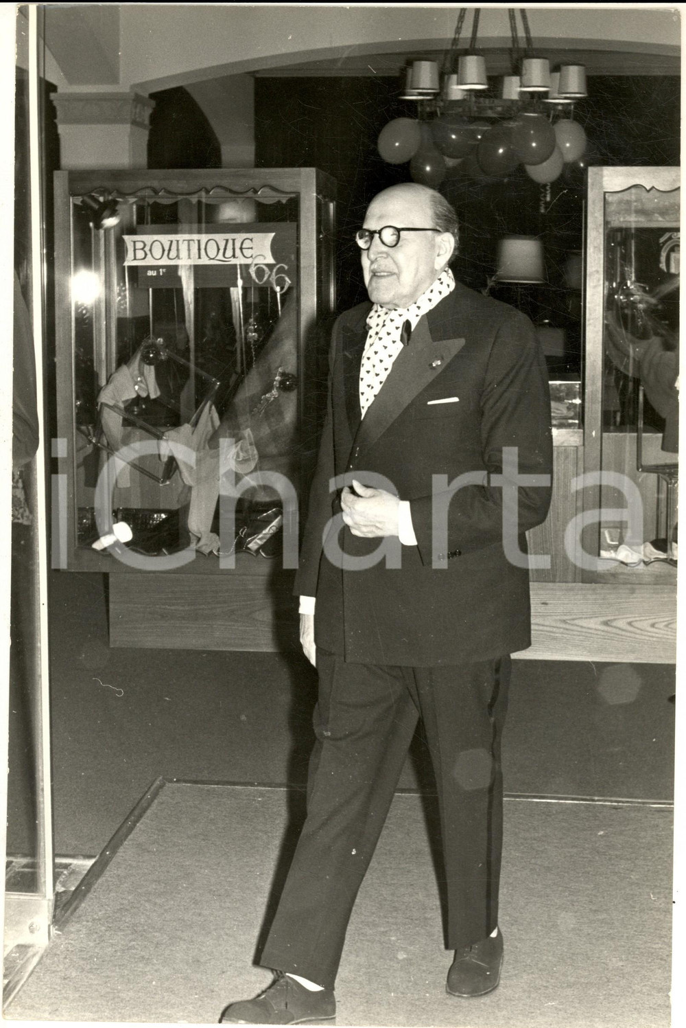 1970 ca PARIS Ritratto di Marcel DASSAULT a una serata *Foto 20x30 cm  Fotografia d'epoca. CONDIZIONI: GFORMATO: 20x30 cm    originale e autentica 1