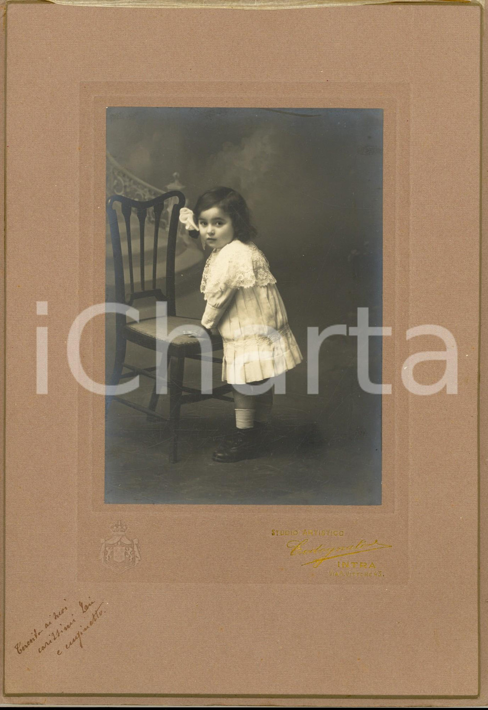 1910 ca VERBANIA INTRA Ritratto di bambina con una sedia *Foto CODOGNATO 17x25