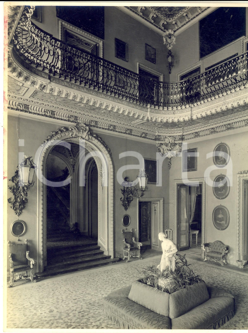 1935 ca COMO Villa OLMO - ODESCALCHI Salone d'ingresso con statua centrale *Foto