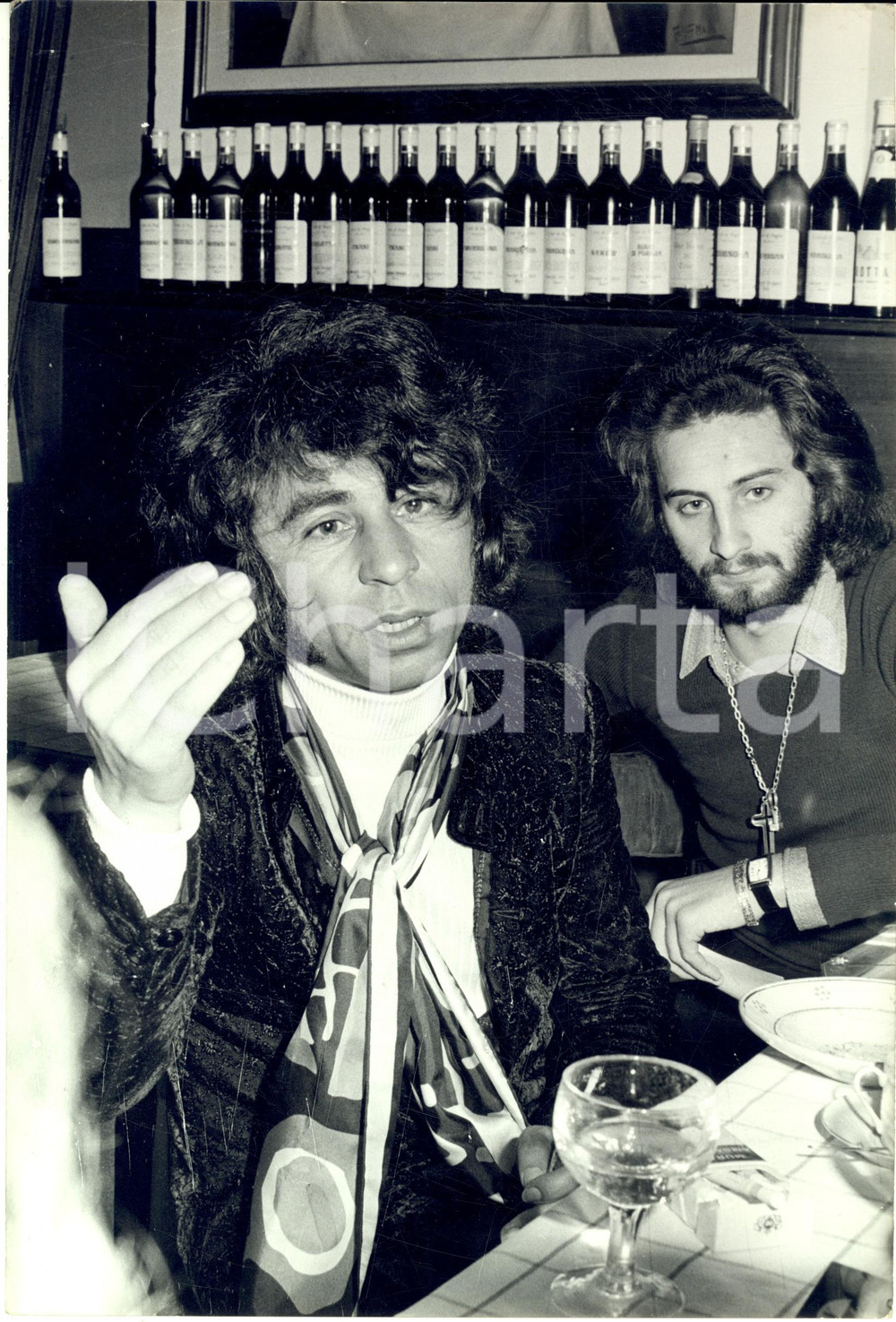 1970 ca FRANCE Ritratto di Francis LAI al ristorante - Foto 20x30 cm 