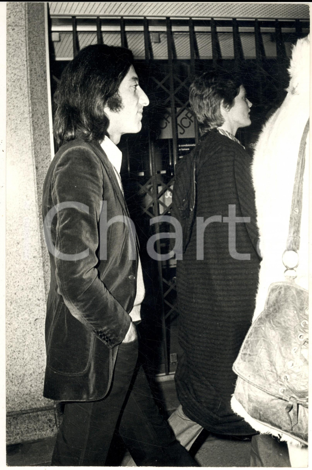 1970 ca MILANO (?) Ritratto di Alfredo CERRUTI all'uscita da un locale *Foto Fotografia d'epoca. CONDIZIONI: G (ma minima piegatura angolare)FORMATO: 20x30 cm      originale e autentica 1