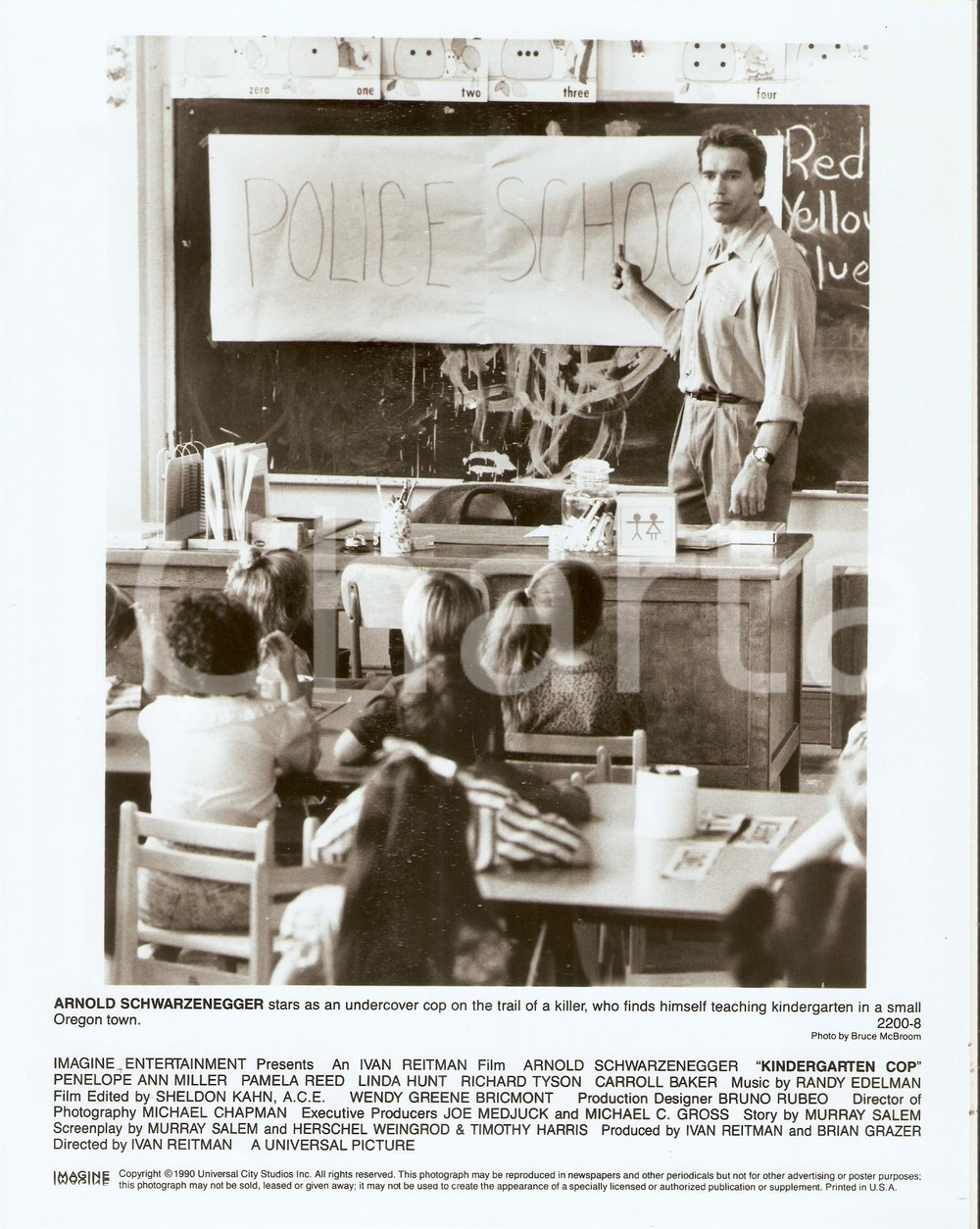 1990 KINDERGARTEN COP Arnold SCHWARZENEGGER teaches at school *Photo 20x25 cm