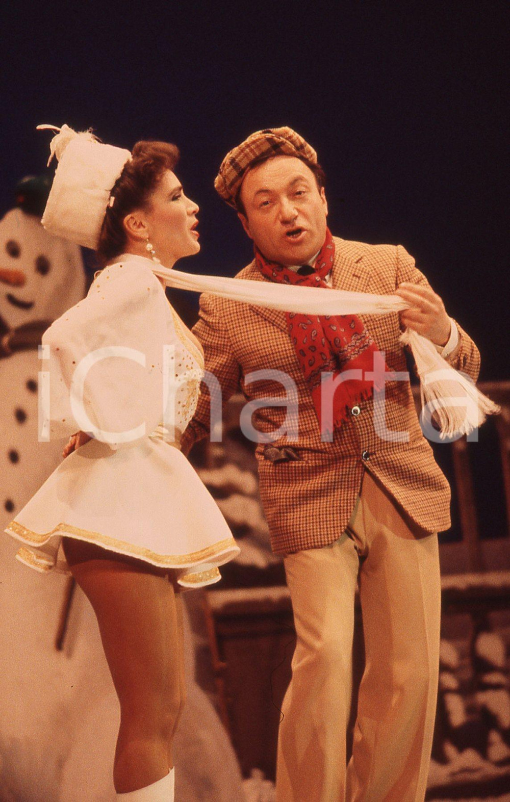 1988ca Milano NADIA FURLON e ALFREDO RIZZO Danza delle libellule *VINTAGE SLIDE   Diapositiva originale d'epoca, in formato 35 mm.  ICharta mette in vendita, sul negozio eBay e in esclusiva sul sito "icharta" il proprio archivio composto da numerose diapositive e negativi fotografici d'epoca, tutti originali e autentici, che attraversano la storia del costume italiano tra gli la fine degli anni Sessanta e Novanta.Si tratta di uno sguardo inedito sull'attualità, la politica, la vita quotidiana, il gossip e la cultura, che fotografa il cambiamento della nazione in quest'ultimo scorcio del XX secolo. Un'occasione unica per il mercato del collezionismo, che vede finalmente disponibile un archivio eccezionale per vastità, tematiche e condizioni, in un settore (il negativo fotografico e la diapositiva) di assoluta novità e dalle interessanti prospettive di investimento. CONDIZIONI:FAIR/discretoFORMATO: 35mm originale e autentica 1