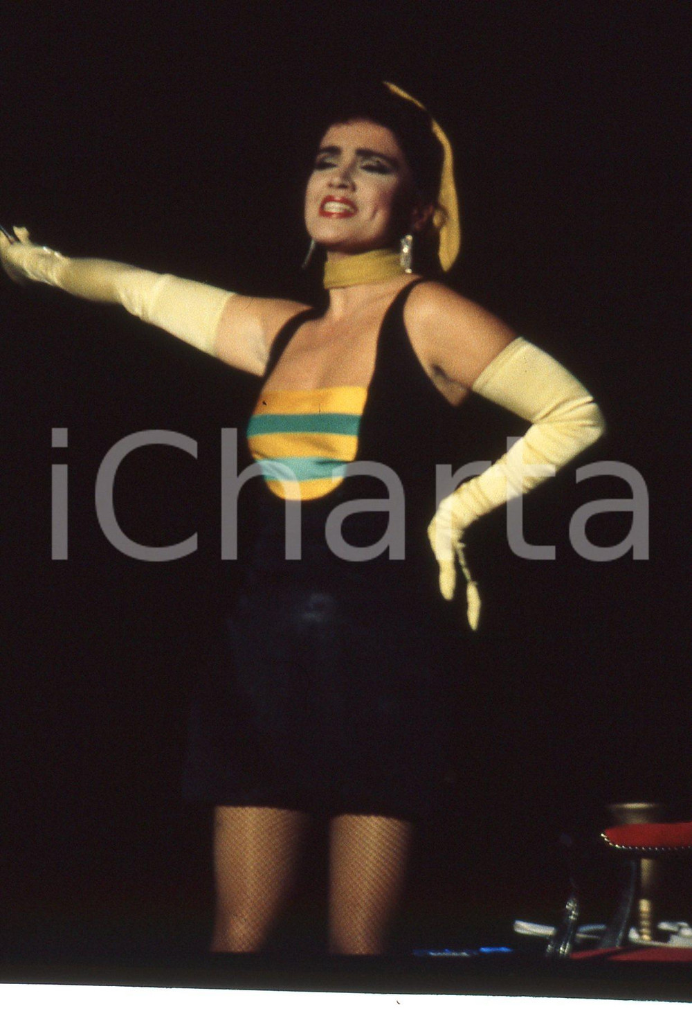 1988ca Milano NADIA FURLON Danza delle libellule *35mm VINTAGE SLIDE   Diapositiva originale d'epoca, in formato 35 mm.  ICharta mette in vendita, sul negozio eBay e in esclusiva sul sito "icharta" il proprio archivio composto da numerose diapositive e negativi fotografici d'epoca, tutti originali e autentici, che attraversano la storia del costume italiano tra gli la fine degli anni Sessanta e Novanta.Si tratta di uno sguardo inedito sull'attualità, la politica, la vita quotidiana, il gossip e la cultura, che fotografa il cambiamento della nazione in quest'ultimo scorcio del XX secolo. Un'occasione unica per il mercato del collezionismo, che vede finalmente disponibile un archivio eccezionale per vastità, tematiche e condizioni, in un settore (il negativo fotografico e la diapositiva) di assoluta novità e dalle interessanti prospettive di investimento. CONDIZIONI:FAIR/discretoFORMATO: 35mm originale e autentica 1