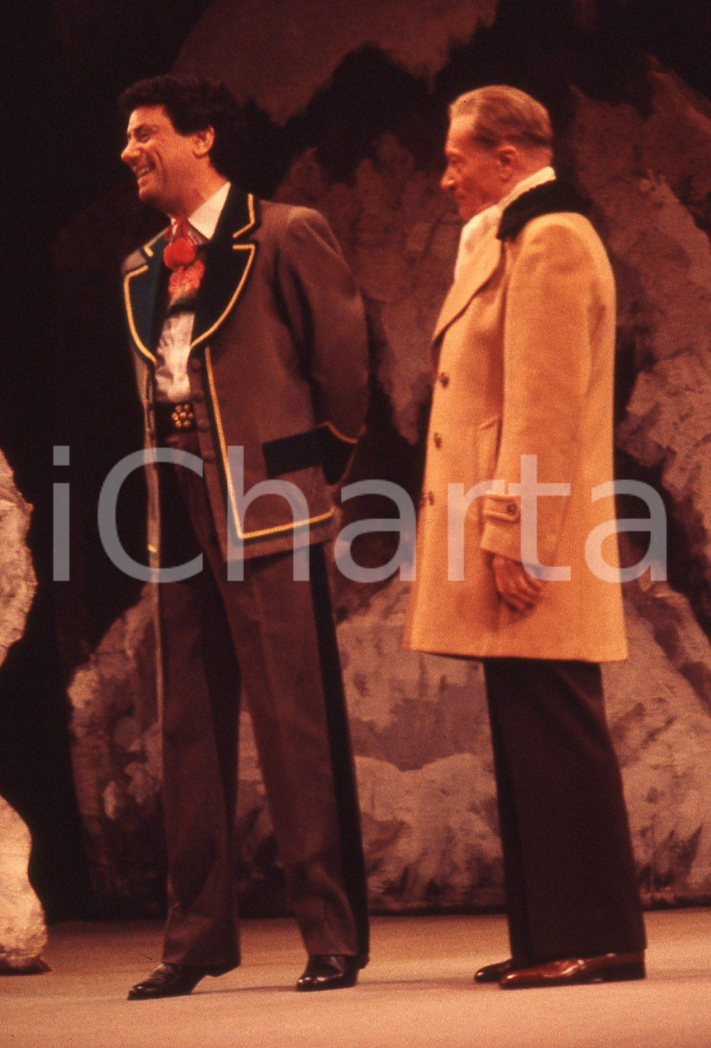1988ca Milano? Danza delle libellule, foto di scena *35mm VINTAGE SLIDE 2   Diapositiva originale d'epoca, in formato 35 mm.  ICharta mette in vendita, sul negozio eBay e in esclusiva sul sito "icharta" il proprio archivio composto da numerose diapositive e negativi fotografici d'epoca, tutti originali e autentici, che attraversano la storia del costume italiano tra gli la fine degli anni Sessanta e Novanta.Si tratta di uno sguardo inedito sull'attualità, la politica, la vita quotidiana, il gossip e la cultura, che fotografa il cambiamento della nazione in quest'ultimo scorcio del XX secolo. Un'occasione unica per il mercato del collezionismo, che vede finalmente disponibile un archivio eccezionale per vastità, tematiche e condizioni, in un settore (il negativo fotografico e la diapositiva) di assoluta novità e dalle interessanti prospettive di investimento. CONDIZIONI:FAIR/discretoFORMATO: 35mm originale e autentica 1