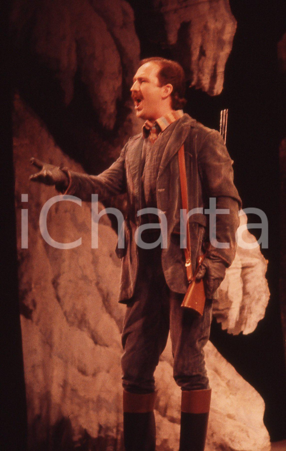 1988ca Milano? ALESSANDRO NENCI  Danza delle libellule *35mm VINTAGE SLIDE   Diapositiva originale d'epoca, in formato 35 mm.  ICharta mette in vendita, sul negozio eBay e in esclusiva sul sito "icharta" il proprio archivio composto da numerose diapositive e negativi fotografici d'epoca, tutti originali e autentici, che attraversano la storia del costume italiano tra gli la fine degli anni Sessanta e Novanta.Si tratta di uno sguardo inedito sull'attualità, la politica, la vita quotidiana, il gossip e la cultura, che fotografa il cambiamento della nazione in quest'ultimo scorcio del XX secolo. Un'occasione unica per il mercato del collezionismo, che vede finalmente disponibile un archivio eccezionale per vastità, tematiche e condizioni, in un settore (il negativo fotografico e la diapositiva) di assoluta novità e dalle interessanti prospettive di investimento. CONDIZIONI:FAIR/discretoFORMATO: 35mm originale e autentica 1