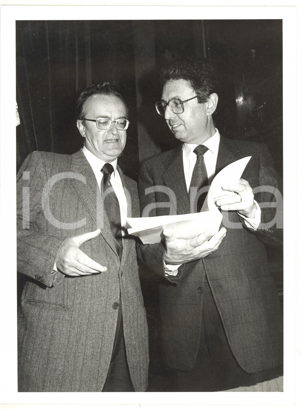 1985 ca DEMOCRAZIA CRISTIANA Roberto MAZZOTTA a colloquio con Camillo FERRARI
