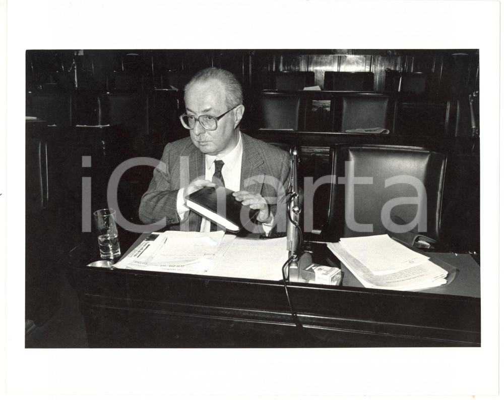 Fotografia d epoca originale 1990 ca MILANO  PRI Antonio DEL PENNINO durante una conferenza Foto 25x20 1