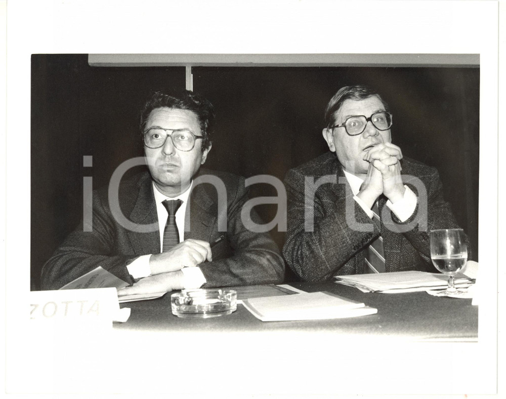 1985 ca ROMA Piero BARUCCI con Roberto MAZZOTTA durante conferenza *Foto 25x20