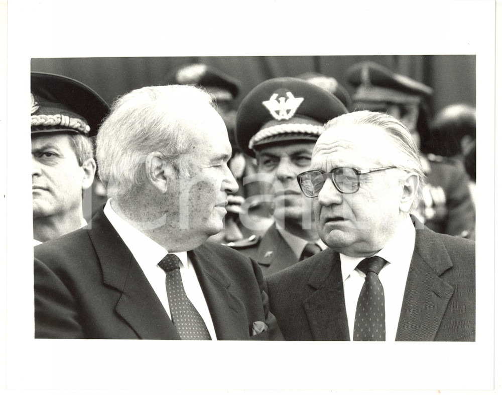 1985 ca MILANO Adolfo BERIA DI ARGENTINE e Carmelo CARUSO con scorta di Polizia