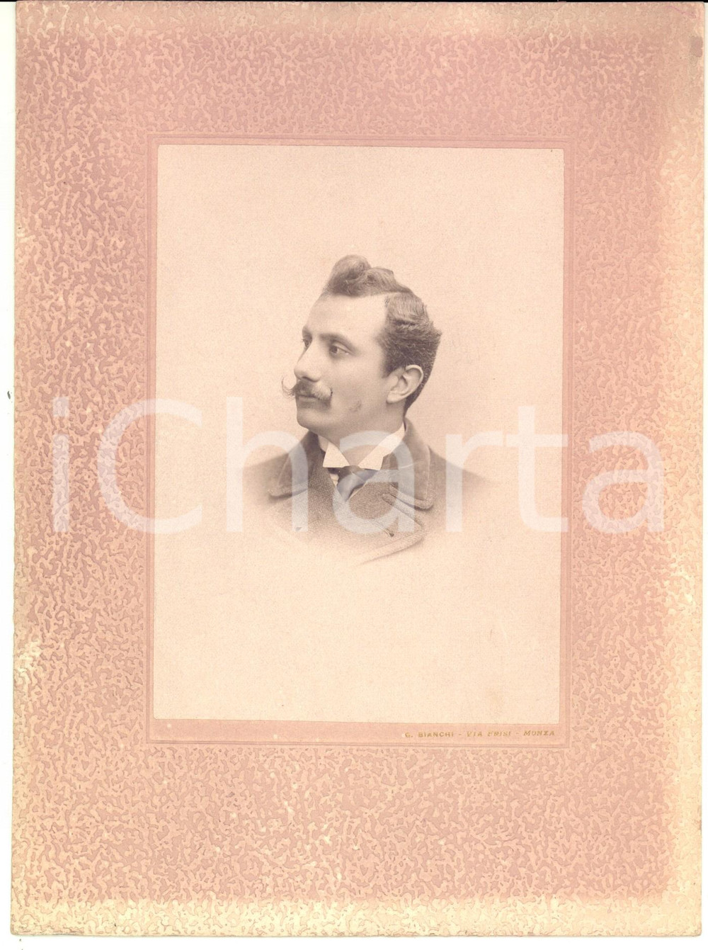 1900 ca MONZA Ritratto di Ettore CANTU' *Foto Gerardo BIANCHI 17x23 cm Fotografia d'epoca, montata su cartoncino, con dedica coeva al verso. CONDIZIONI: G (lievemente sbiadito il margine del cartoncino)FORMATO: 17x23 cm AUTORE: Gerardo Bianchi - Monza    originale e autentica 1