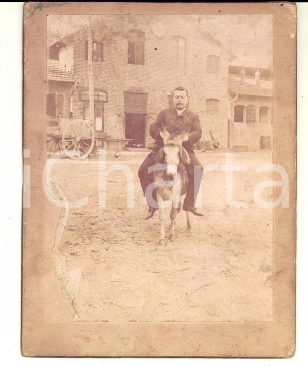 1910 ca AREA ITALIANA Ritratto maschile in sella a un asinello - Foto CURIOSA