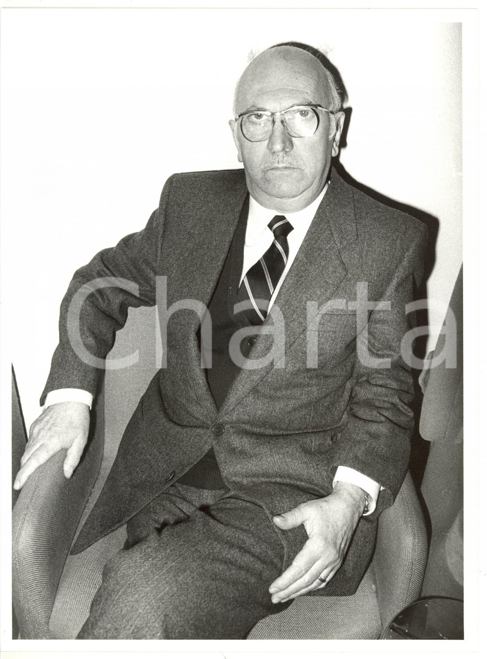 1985 ca MILANO Ritratto di Antonio CONFALONIERI presidente CARIPLO - Foto 18x24 Fotografia di agenzia. CONDIZIONI: G (ma lieve ondulazione al margine sinistro)FORMATO: 18x24 cm  originale e autentica 1