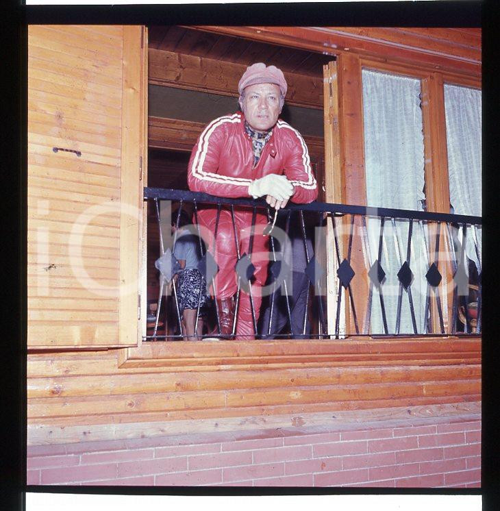 Fotografia d epoca originale 6X6cm NEGATIVO ORIGINALE  1970ca CLAUDIO VILLA alla finestra 2 1