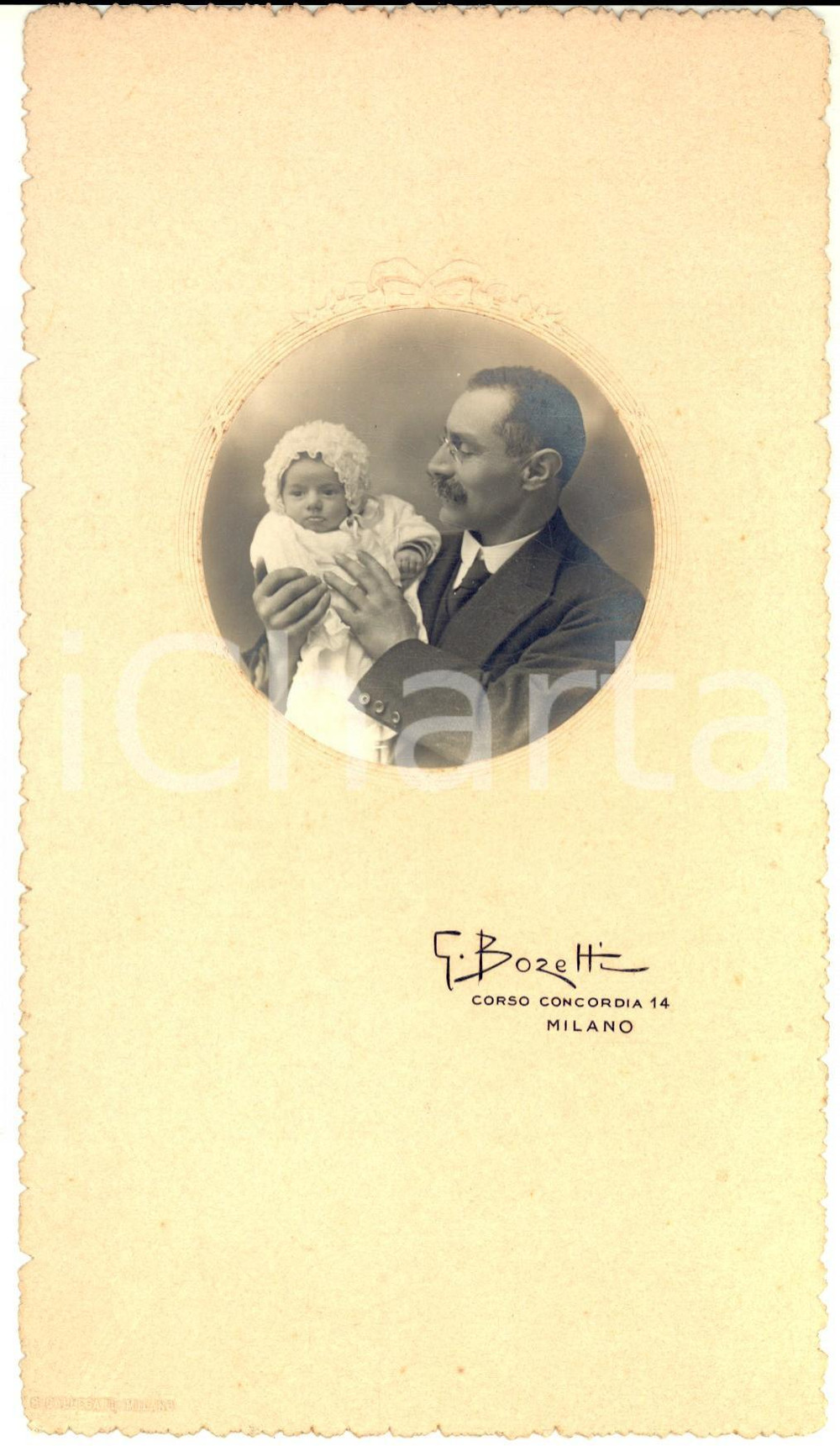 1920 MILANO Ritratto Agnese VOLONTE' a 2 mesi con il padre *Foto G. BOZETTI Fotografia d'epoca, su cartoncino morbido. CONDIZIONI: GFORMATO: 12x17 cm   originale e autentica 1