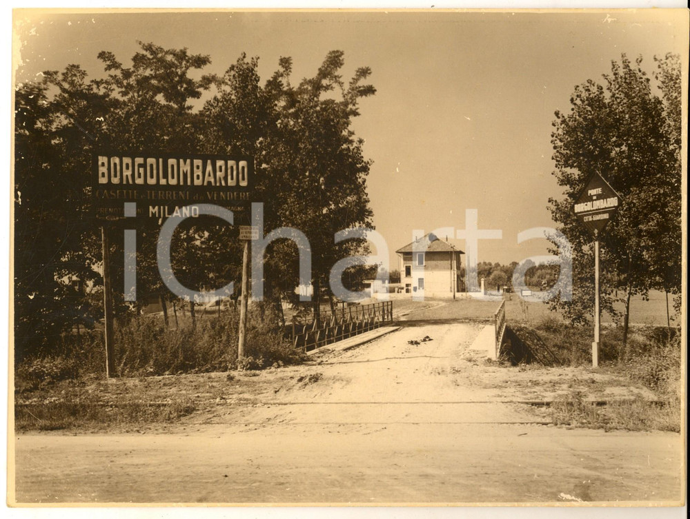 1930 ca BORGOLOMBARDO Veduta con l'ingresso al borgo - Foto RARA 24x18 cm Fotografia d'epoca. CONDIZIONI: G  (ma lievi abrasioni marginali)FORMATO:  24x18 cmFOTOGRAFO: Gerardo Colombi - Milano     originale e autentica 1