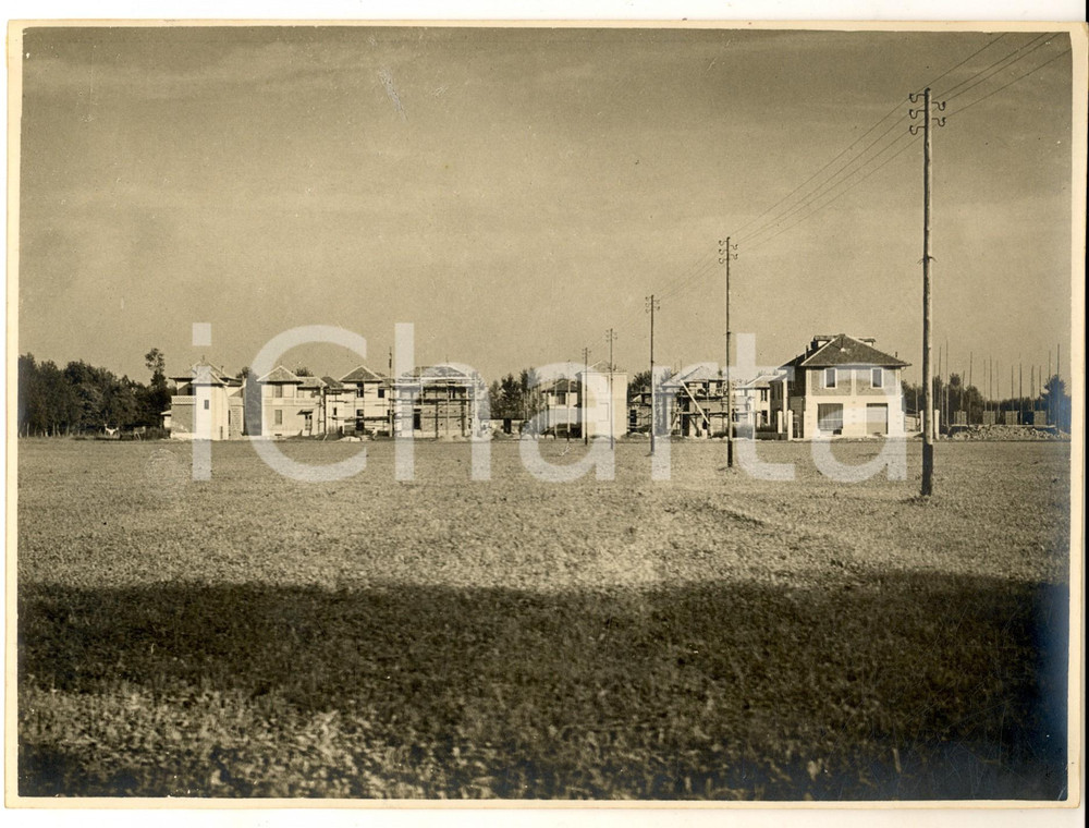 1930 ca BORGOLOMBARDO Veduta del villaggio in costruzione - Foto 24x18 cm Fotografia d'epoca. CONDIZIONI: G  FORMATO:  24x18 cmFOTOGRAFO: Gerardo Colombi - Milano     originale e autentica 1