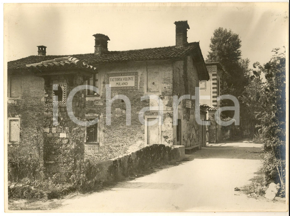 1930 ca BORGOLOMBARDO Scorcio con la nuova fattoria VOLONTE' - Foto 24x18 cm Fotografia d'epoca. CONDIZIONI: G  FORMATO:  24x18 cmFOTOGRAFO: Gerardo Colombi - Milano     originale e autentica 1