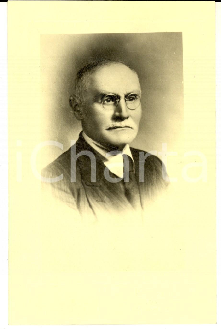 1955 ca MILANO Ritratto del costruttore Angelo Luigi VOLONTE' - Foto 11x17 cm Fotografia d'epoca, che ritrae il fondatore di Borgolombardo. CONDIZIONI: G   FOTOGRAFO: F. Celso - Milano     originale e autentica 1