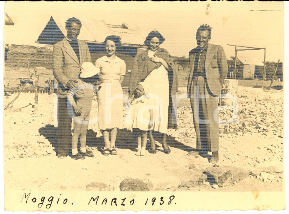 1938 MOGGIO (LC) Ritratto di famiglia in campagna - Foto cartolina VINTAGE 14x10