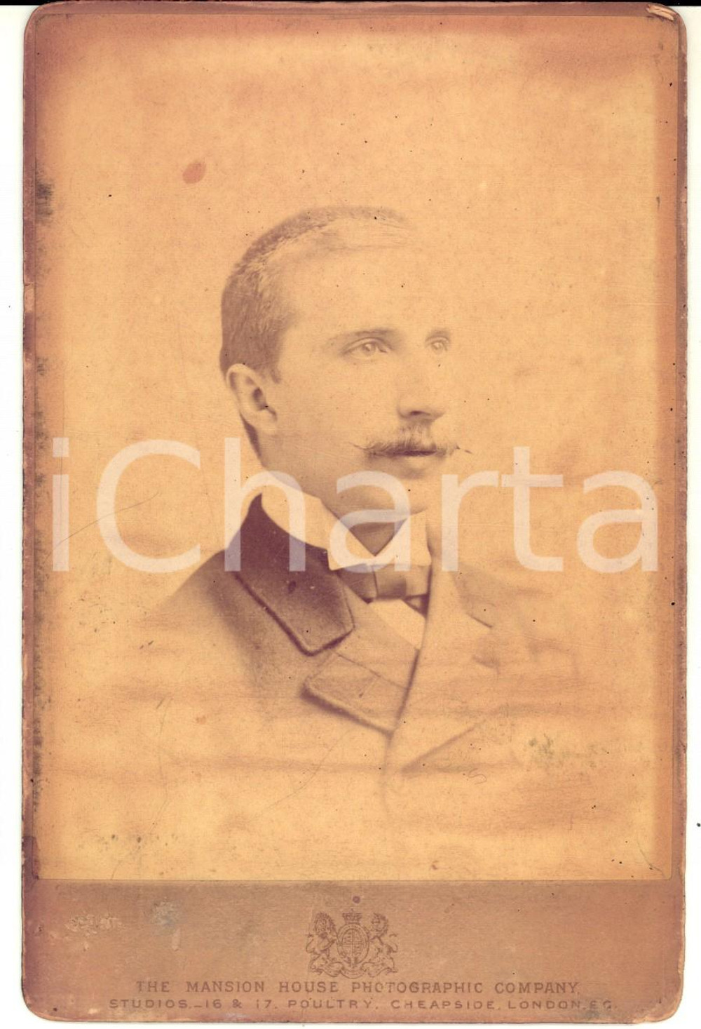 1890 ca LONDON Portrait of S. T. RODERICK *Photo MANSION HOUSE 11x17 cm  Fotografia d'epoca, su cartoncino rigido.  CONDIZIONI: FAIR (bruniture e macchie al verso) FOTOGRAFO: The Mansion House Photographic Company - 16&amp; 17, Poultry, Cheapside, LondonE' severamente vietata la riproduzione. Tutti i diritti sono riservati.     originale e autentica 1