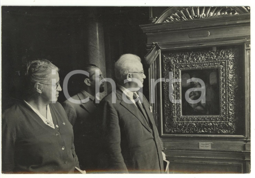 1955 ca LENINGRADO (URSS) Francesco FLORA in visita all'Hermitage *Foto 18x12 cm