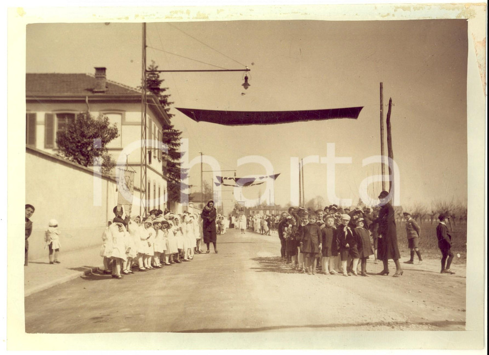 1930 ca MONZA Villaggio CEDERNA - Cerimonia con i bambini dell'asilo *Foto 22x16