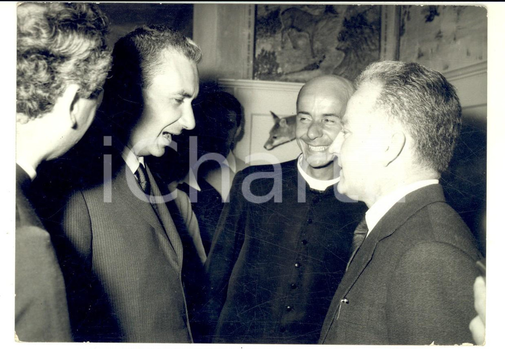 1960 ca DEMOCRAZIA CRISTIANA Aldo MORO visita struttura religiosa ^Foto 15x11  Fotografia d'epoca. CONDIZIONI: fair (graffi superficiali)    originale e autentica 1