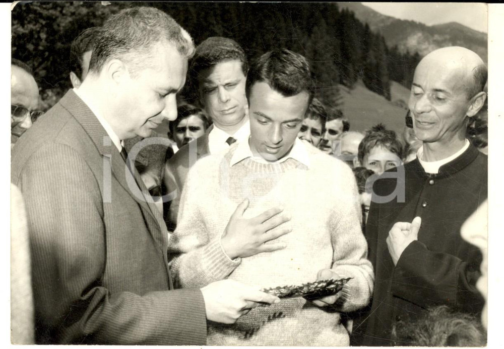 1960 ca DEMOCRAZIA CRISTIANA Aldo MORO visita ente religioso in montagna