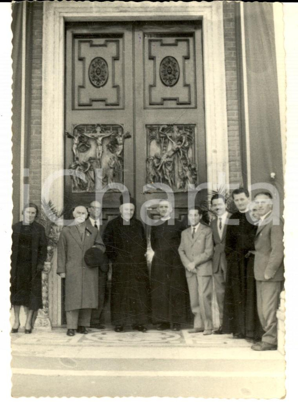 1958 BORGOLOMBARDO Chiesa Santi Pietro e Paolo - Inaugurazione porte *Foto (1) Fotografia d'epoca. CONDIZIONI: G (ma minimi graffi superficiali)      originale e autentica 1