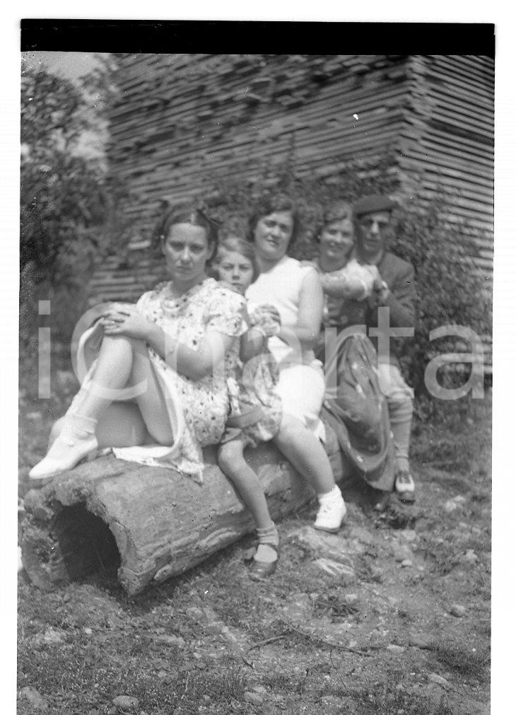 6X9cm NEGATIVO ORIGINALE * 1930ca VOYEURISMO Ritratto fortuito di giovane donna