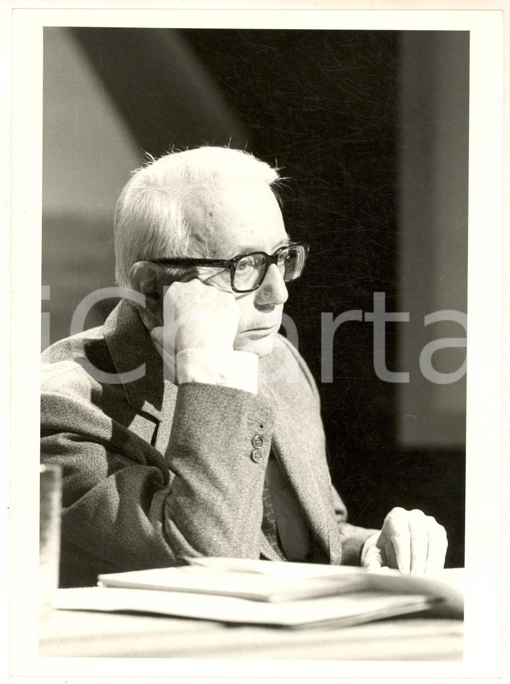 1985 ca ca RAI UNO - FILM DOSSIER Ritratto di Enzo BIAGI - Fotografia 18x24 cm
