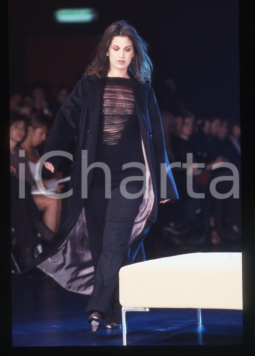 35mm vintage slide* 1995ca  MILANO Moda AMANDA ANKA Portrait   Diapositiva d'epoca, in formato 35 mm. CONDIZIONI: GOODTutti i diritti riservati.E' severamente vietata la riproduzione. ICharta mette in vendita, sul negozio eBay e in esclusiva sul sito "icharta" il proprio archivio composto da numerose diapositive e negativi fotografici d'epoca, tutti originali e autentici, che attraversano la storia del costume italiano tra gli la fine degli anni Sessanta e Novanta.Si tratta di uno sguardo inedito sull'attualità, la politica, la vita quotidiana, il gossip e la cultura, che fotografa il cambiamento della nazione in quest'ultimo scorcio del XX secolo. Un'occasione unica per il mercato del collezionismo, che vede finalmente disponibile un archivio eccezionale per vastità, tematiche e condizioni, in un settore (il negativo fotografico e la diapositiva) di assoluta novità e dalle interessanti prospettive di investimento.  originale e autentica 1