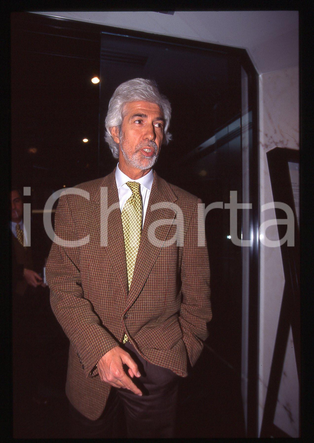 35mm vintage slide* 1995 CALCIO Parma Hellas Verona GIAMBATTISTA PASTORELLO (9)   Diapositiva d'epoca, in formato 35 mm. CONDIZIONI: GOODTutti i diritti riservati.E' severamente vietata la riproduzione. ICharta mette in vendita, sul negozio eBay e in esclusiva sul sito "icharta" il proprio archivio composto da numerose diapositive e negativi fotografici d'epoca, tutti originali e autentici, che attraversano la storia del costume italiano tra gli la fine degli anni Sessanta e Novanta.Si tratta di uno sguardo inedito sull'attualità, la politica, la vita quotidiana, il gossip e la cultura, che fotografa il cambiamento della nazione in quest'ultimo scorcio del XX secolo. Un'occasione unica per il mercato del collezionismo, che vede finalmente disponibile un archivio eccezionale per vastità, tematiche e condizioni, in un settore (il negativo fotografico e la diapositiva) di assoluta novità e dalle interessanti prospettive di investimento.  originale e autentica 1