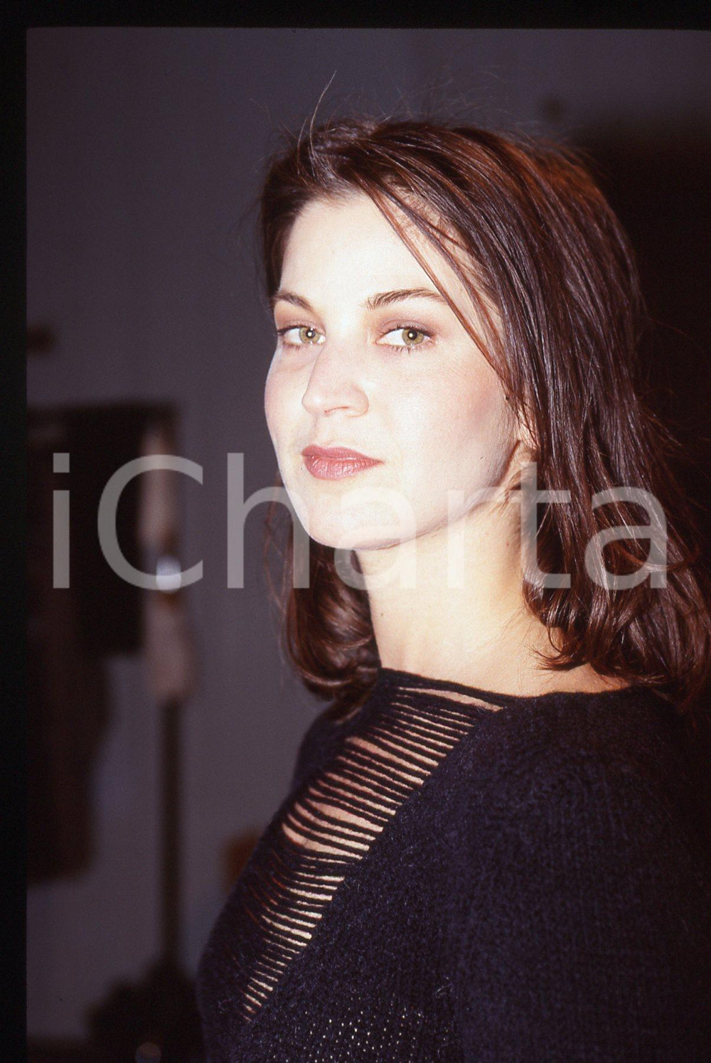 35mm vintage slide* 1995ca  Milano AMANDA ANKA Portrait **   Diapositiva d'epoca, in formato 35 mm. CONDIZIONI: GOODTutti i diritti riservati.E' severamente vietata la riproduzione. ICharta mette in vendita, sul negozio eBay e in esclusiva sul sito "icharta" il proprio archivio composto da numerose diapositive e negativi fotografici d'epoca, tutti originali e autentici, che attraversano la storia del costume italiano tra gli la fine degli anni Sessanta e Novanta.Si tratta di uno sguardo inedito sull'attualità, la politica, la vita quotidiana, il gossip e la cultura, che fotografa il cambiamento della nazione in quest'ultimo scorcio del XX secolo. Un'occasione unica per il mercato del collezionismo, che vede finalmente disponibile un archivio eccezionale per vastità, tematiche e condizioni, in un settore (il negativo fotografico e la diapositiva) di assoluta novità e dalle interessanti prospettive di investimento.  originale e autentica 1