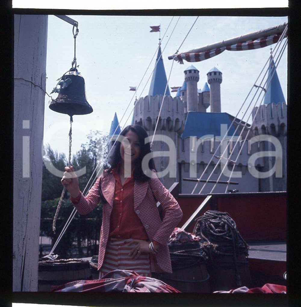 6X6cm NEGATIVO ORIGINALE * 1970ca ROSANNA FRATELLO  in parco divertimenti (4)