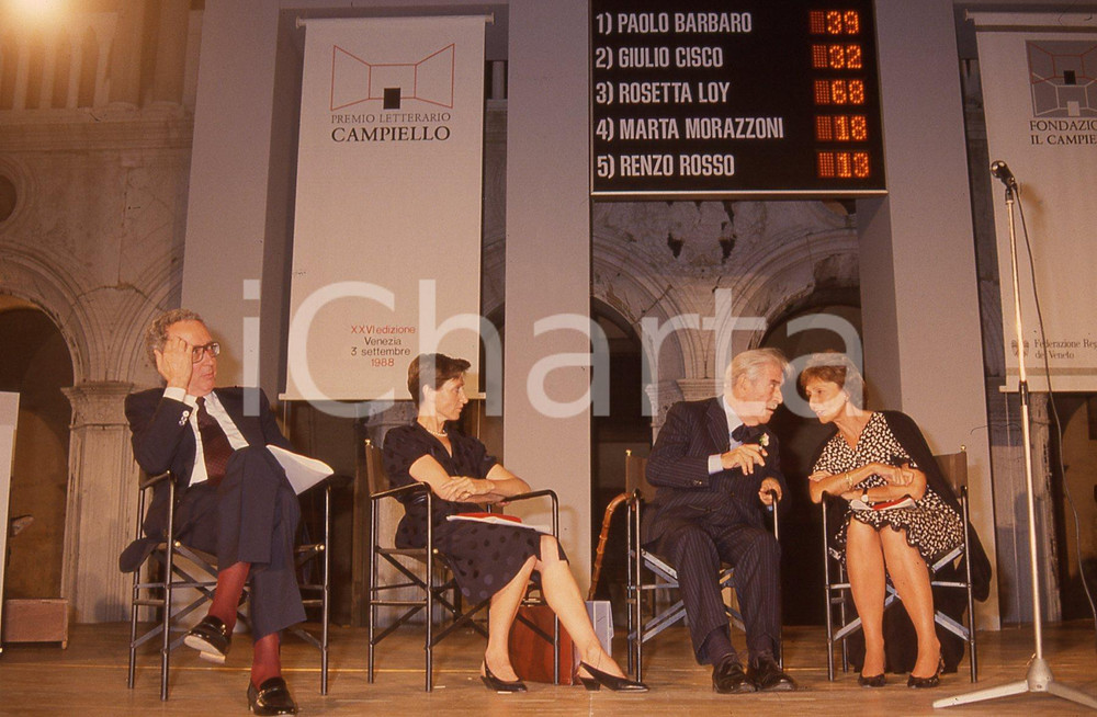 35mm vintage slide* 1988 Venezia PREMIO CAMPIELLO Rosetta Loy Marta Morazzoni   Diapositiva originale d'epoca,Tutti i diritti riservati.E' severamente vietata la riproduzione. ICharta mette in vendita, sul negozio eBay e in esclusiva sul sito "icharta" il proprio archivio composto da numerose diapositive e negativi fotografici d'epoca, tutti originali e autentici, che attraversano la storia del costume italiano tra gli la fine degli anni Sessanta e Novanta.Si tratta di uno sguardo inedito sull'attualità, la politica, la vita quotidiana, il gossip e la cultura, che fotografa il cambiamento della nazione in quest'ultimo scorcio del XX secolo. Un'occasione unica per il mercato del collezionismo, che vede finalmente disponibile un archivio eccezionale per vastità, tematiche e condizioni, in un settore (il negativo fotografico e la diapositiva) di assoluta novità e dalle interessanti prospettive di investimento. CONDIZIONI:FAIR/discretoFORMATO: 35mm originale e autentica 1